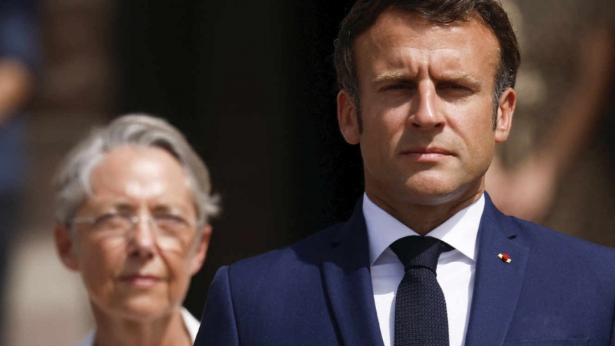 Tổng thống Pháp Macron tìm cách tháo ngòi nổ khủng hoảng chính trị